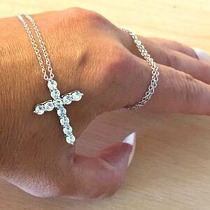 The Classic Cross 925 White Sapphire pendant necklace